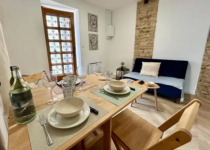 La Reine Du Faubourg *