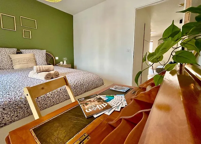 La Reine Du Faubourg